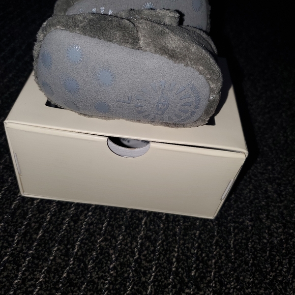 Newborn Uggs - Picture 4 of 5
